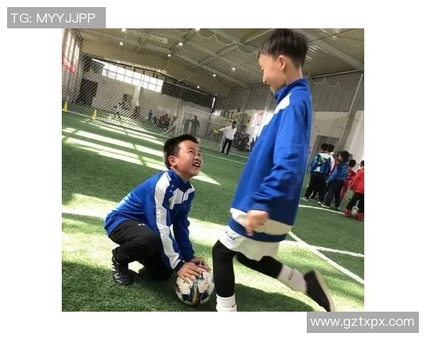 球星亲授足球防守技巧提升青少年实战能力与场上意识