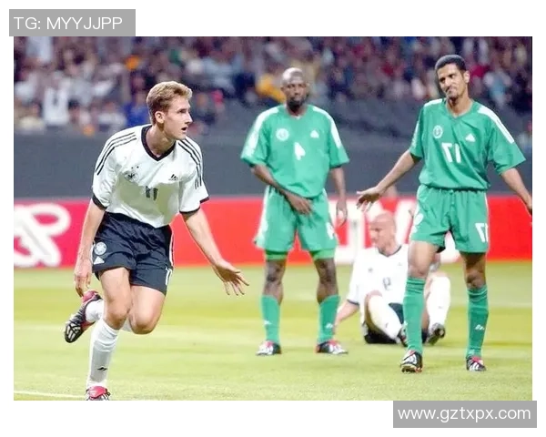 足球传奇闪耀赛场，世界级球星集结呈现精彩对决与荣耀时刻