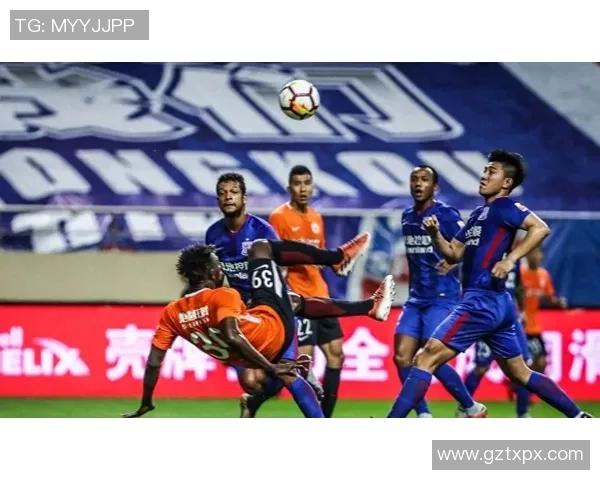 足球球星私下视频意外曝光引发球迷热议关注真实一面